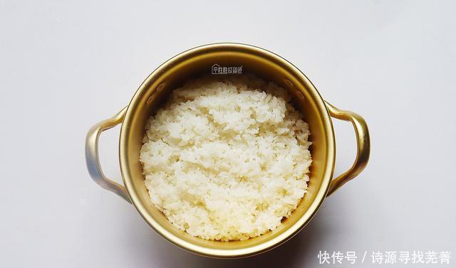  大口|剩米饭新吃法，不炒不煮，每次都是边拌边流口水，太好吃了