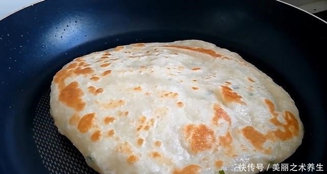 宅在家里跟|烙饼柔软多层有诀窍,牢记这3步,保证个个香软多层,好吃又筋道