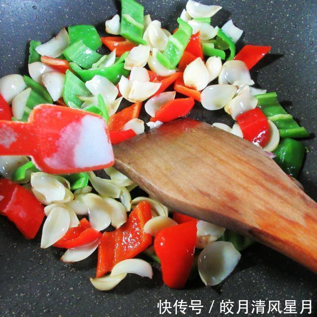 好吃|青红椒炒百合,简单快手,好吃又下饭