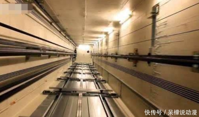  动画|电梯坠落快要落地时，向上跳起能救命？动画演示全过程