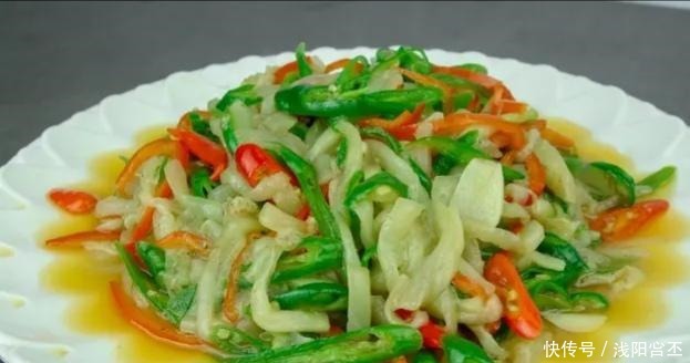 茄丝|炒茄丝有个技巧，茄子提前煸炒，炒出来不黑不油，软滑好吃