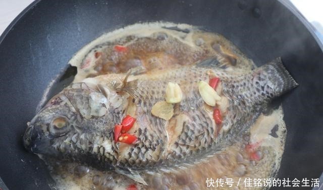 料酒|不管炖什么鱼,万万不能放“这2种”调料,否则鱼腥味重太难吃!