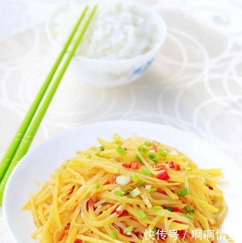 酸辣|酸辣土豆丝的正确做法,先焯水你就错了,教你土豆丝脆爽好吃技巧