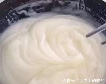  滚水|把面粉倒进滚水里煮，10分钟后，全家人都惊讶，我连吃了2碗