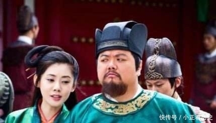 土匪|官员回家发现钱财不见了 侍女: 我让土匪搬走了 官员大喜娶了侍女