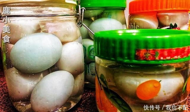 金黄|教你腌咸鸭蛋“起沙流油”技巧!多加30克它,浓香四溢蛋金黄