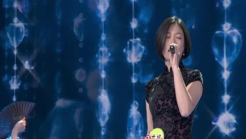 沦落|曾是《星光大道》冠军得主,在央视春晚压轴演唱,现在沦落到街头卖唱