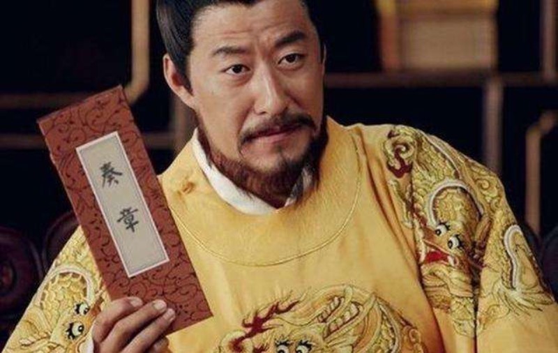  缘故|朱元璋在一农民家避雨，此农民因为名字的缘故，一夜之间逆袭为官