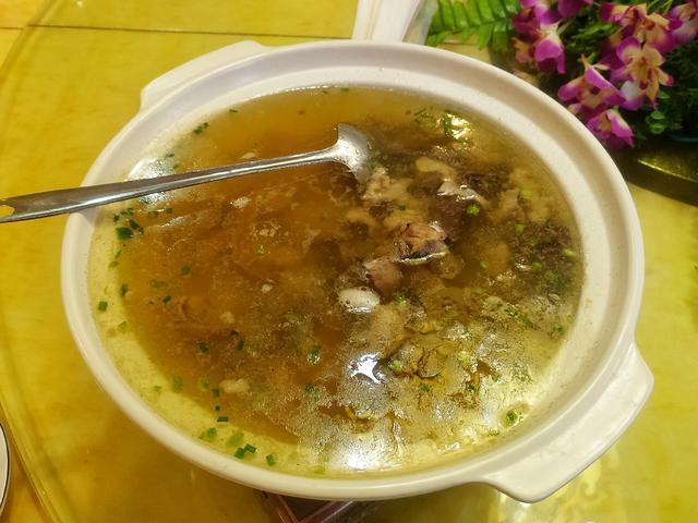 出手|孩子高考581分,父母大摆10桌宴席,邻居就这分也拿得出手