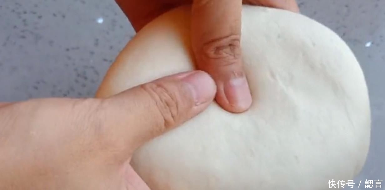  层次的一|不用烤箱教你做孩子爱吃的奶香发面饼干,松软香甜,放凉了也不硬...