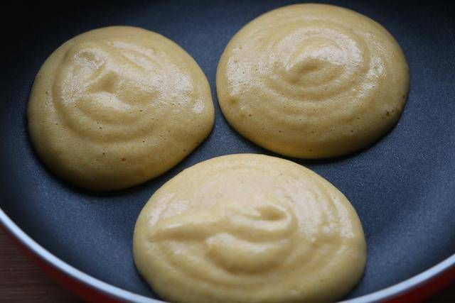 玉米面松饼|玉米面加5个鸡蛋,不加1滴油1滴水,又香又软,比发糕好吃10倍