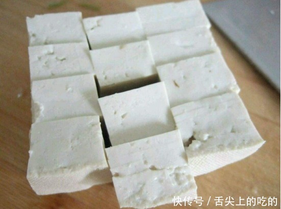 豆腐汤|美味鲜甜的鱼头豆腐汤,像极了咸味牛奶,盛一碗流连忘返