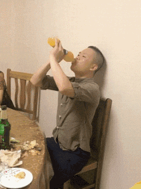 公交|搞笑GIF：今天公交上遇到一位很火的女主播