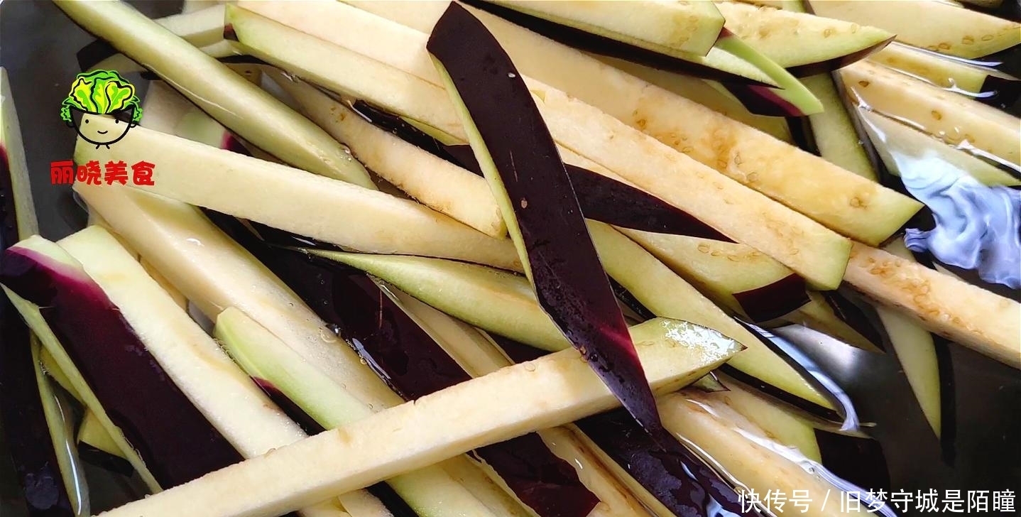 吸油|今天才知道,炒茄子不能先放油,一个小技巧,好吃不吸油,吃不腻