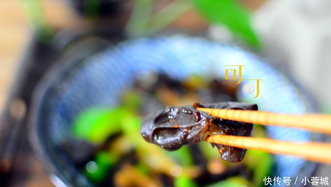 简单|木耳与这两样食材搭配一起炒,简单好吃营养平衡,冬天要多吃