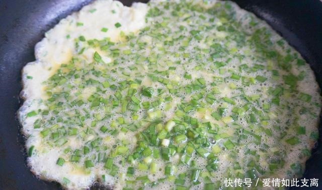 韭菜|韭菜新吃法，5分钟做好一盘开胃菜，做法简单，家人爱吃