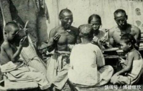 吸食|晚清老照片:贵妇吸食鸦片瘫软在床,大内侍卫精神饱满!