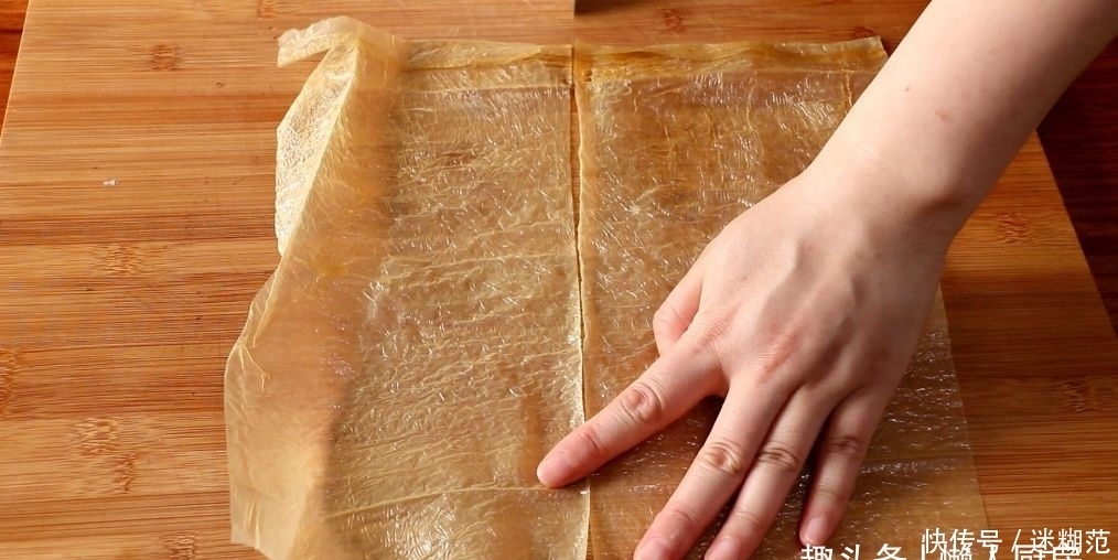 虾仁|豆腐皮别只会烧汤,配上虾仁和莲藕,做成小吃,口感很丰富