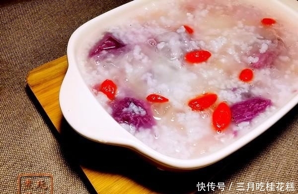 冰清玉洁|冰清玉洁银耳，红的发紫的紫薯，这锅粥必须好吃又顺口