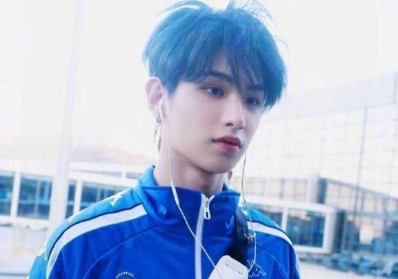  成糊|赖冠霖归国后成糊咖同是南韩归国艺人，黄明昊朱正廷凭啥大火