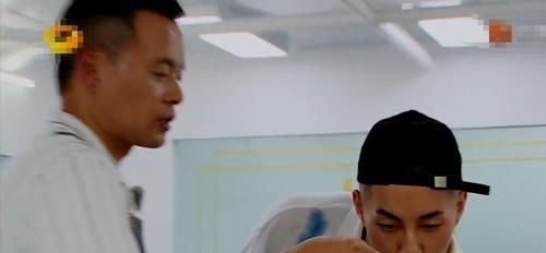 中餐厅|《中餐厅》继辣子鸡后,林大厨泡菜鱼头也翻车?网友:食欲全无!