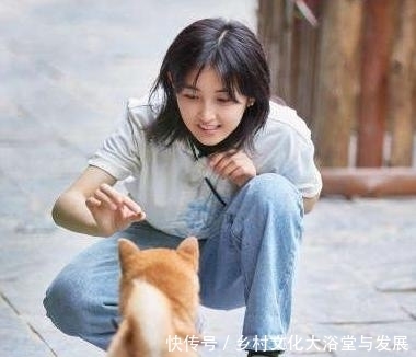  向往|《向往的生活》张子枫蜂蜜拍摄技术由吐槽制作，网友却称其可爱