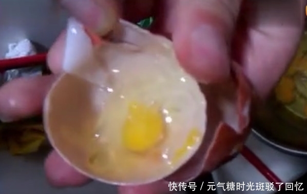 怪异|男子超市买到怪异鸡蛋，回到家打开后却把他看傻眼了