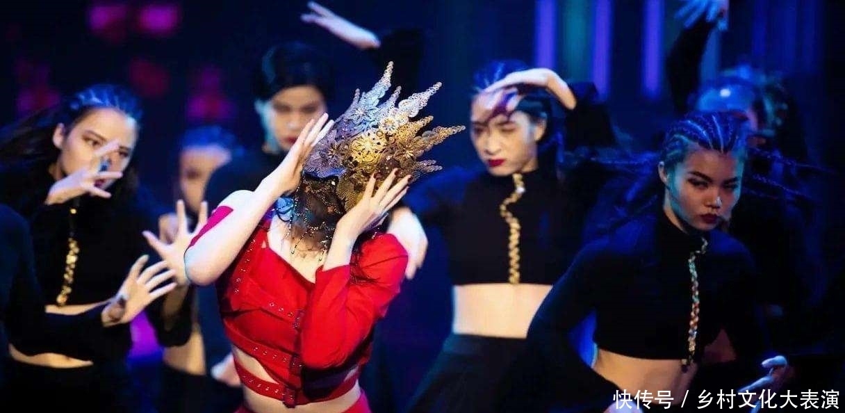 播出|《蒙面舞王》播出后,整个节目并没有大火,没想到火的是主持人