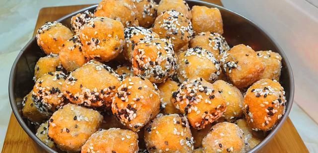 我家|我家面粉就爱这样做,加4个鸡蛋,做法比麻花简单,比油条都好吃