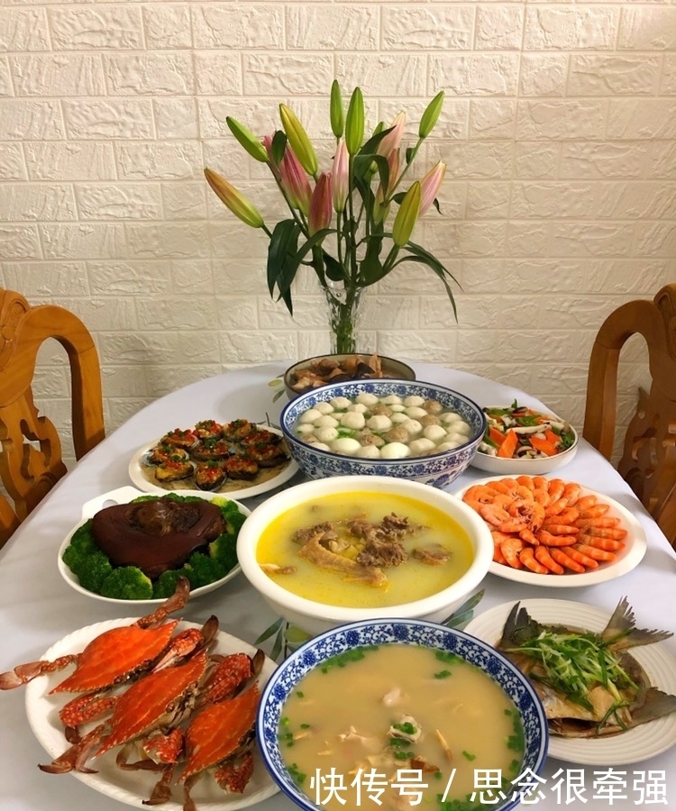 喜欢|晒晒我家的年夜饭,一共10道菜,简单美味,全家都喜欢