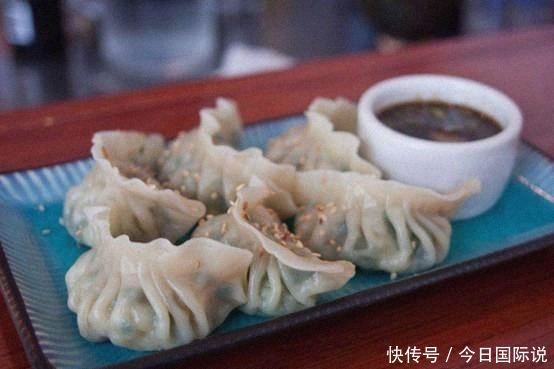 餐馆|外国女生在中国餐馆,一口气点2份饺子,100块结账被老板叫住