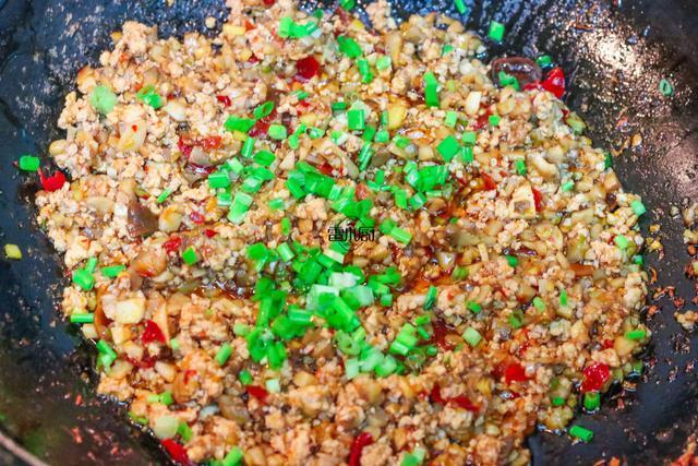 冬天|冬天最爱这个菜,我家经常做,简单方便,喷香下饭,每次做不够吃