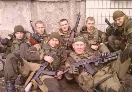  国家|他是世界雇佣兵之王，30年娶6个妻子，干掉4位总统，还自建一国家