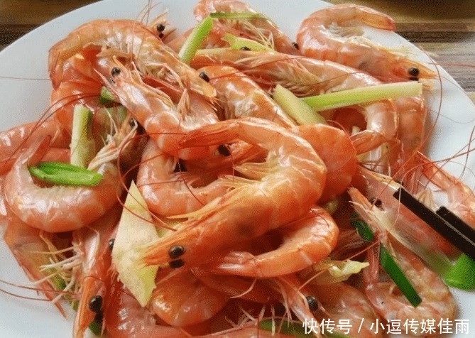 热水|煮虾时,冷水下锅还是热水下锅?这一步搞错了,难怪腥味重