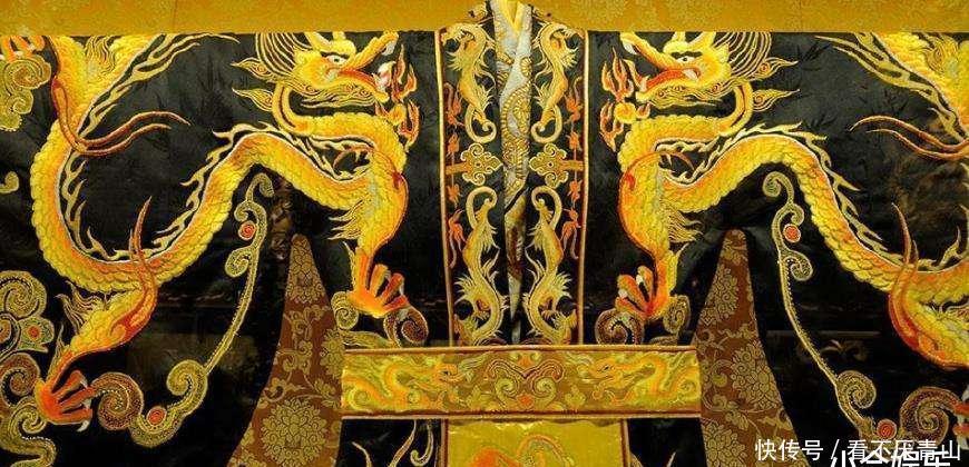 龙袍|皇帝龙袍禁止水洗,臭了怎么办?贫穷限制了想象力,说了你都不信