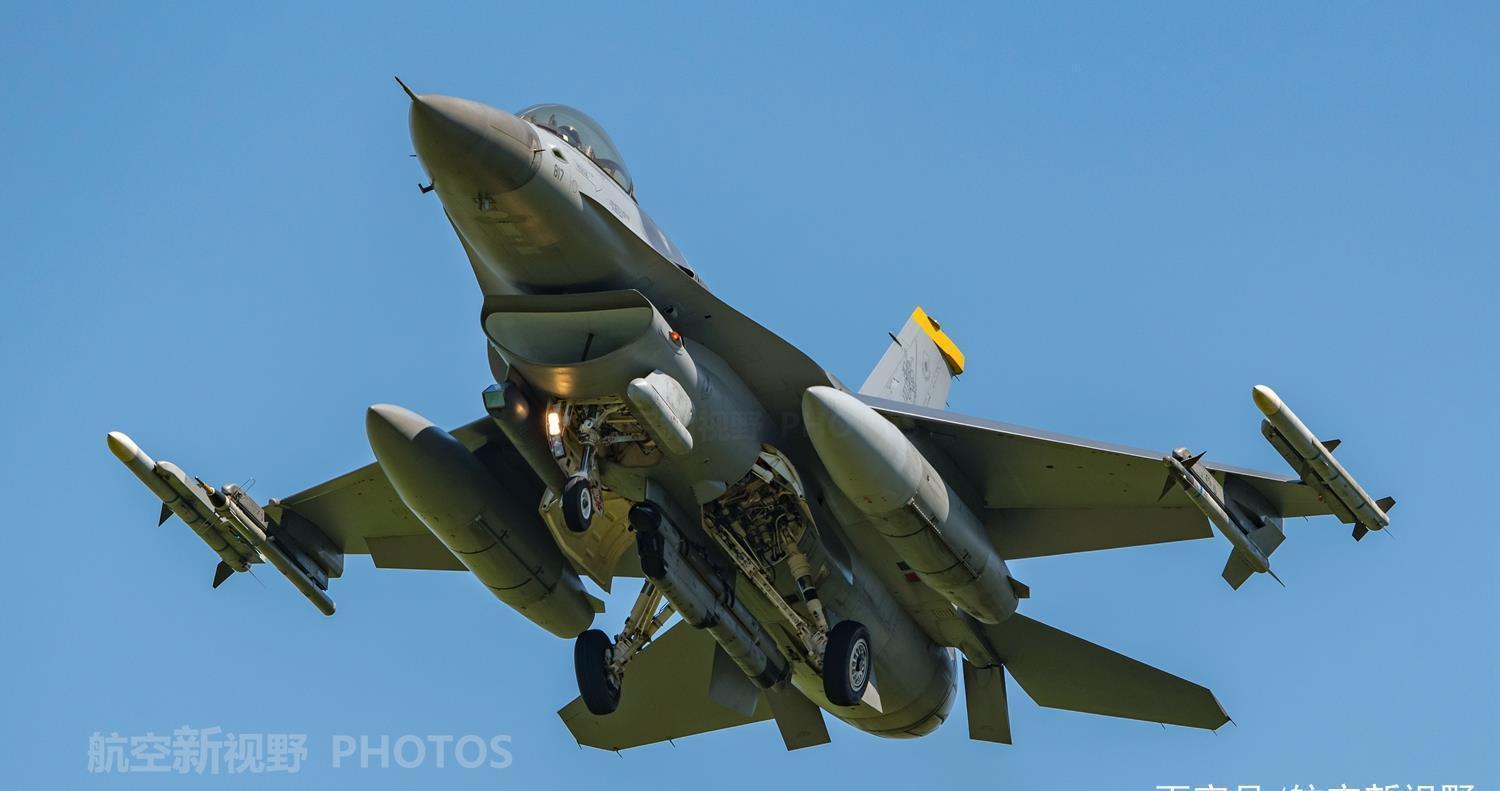 实拍|军迷深入国外基地实拍,美国空军F-16战斗机,服役多年不减当年