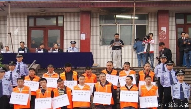 魏振海|22岁公然持枪杀人, 26岁背负11条人命, 枪决前为何仰天长笑?