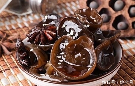  木耳|凉拌木耳，木耳先焯水就错了，难怪不脆不入味，大厨：这样做才对