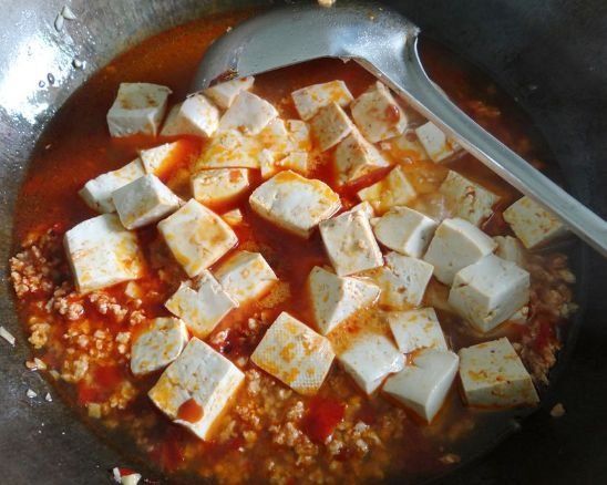 添加|做麻婆豆腐时，不要直接烫添加更多步骤豆腐嫩滑不脆