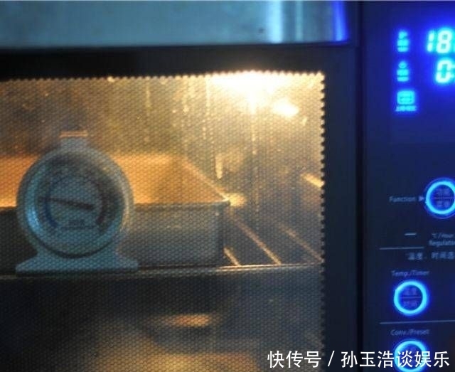  面团|玉米汁蘑菇面包，逼真，甜软上瘾