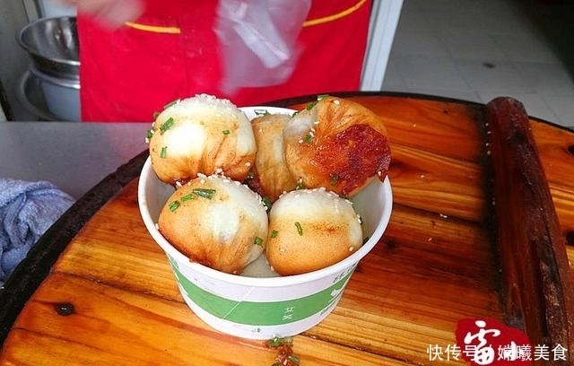 大爷|大爷十年如一日的卖早餐,10块钱1碗,一碗能吃到撑