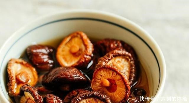 五谷丰登|寓意五谷丰登的八宝鸭,鲜香醇厚的糯米馅料,是道不错的宴客大菜