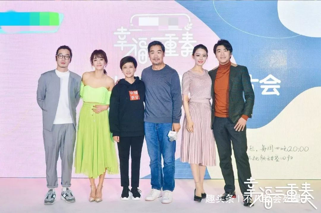 对比|张铁林架子大全程坐着等吃不干活,对比张国立差距大