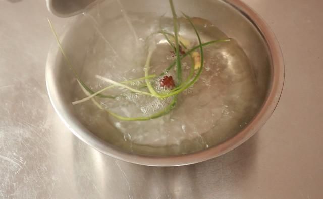 香辛料|盐水鸭非常简单,重要用90度水焯,白米醋除腥,香辛料仅用八角、麻椒