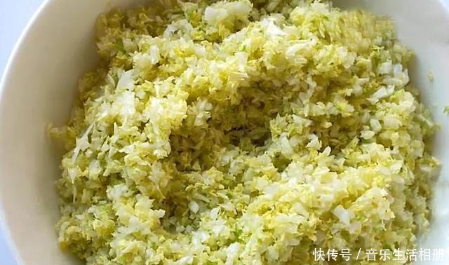 保证|调猪肉白菜馅料,牢记3放2不放,保证馅料鲜美多汁,好吃更入味