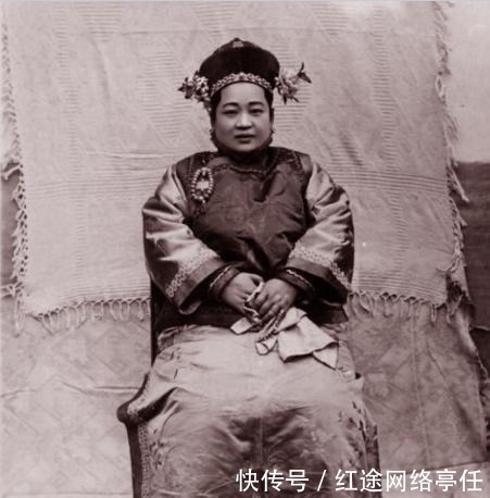 还原|罕见照片还原清末社会,蒙古王爷出行大排场,富家子弟骑马戴墨镜