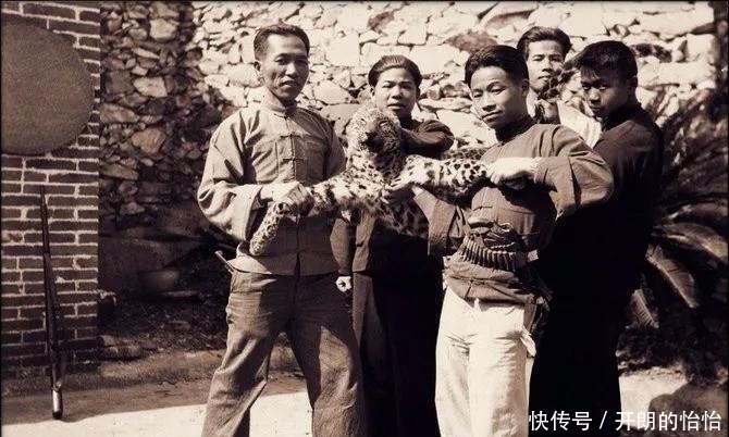 两菜|100年前高清老照片 火热的面摊 普通人家的两菜一汤