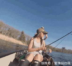 美女|搞笑GIF：美女直播吃辣椒，真是花样百出