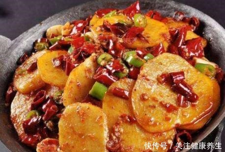 易碎|干锅土豆片,焯水还是过油多数人不懂,难怪土豆片易碎不好吃