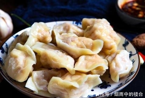 破皮|冻饺子别再水开下锅了,店老板:记住3点,饺子鲜嫩不破皮
